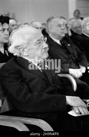 Kraków, 1948-10-25. Pierwszy dzieñ obchodów Jubileuszu 75-lecia istnienia Polskiej Akademii Umiejêtnoœci. Popo³udniowe obrady w gmachu PAU przy ul. S³awkowskiej nr. 17. NZ. minister nauki, szkolnictwo i kultury Czechos³owacji prof. Zdenek Nejedly. uu PAP Krakau, 25. Oktober 1948. Der erste Tag der Feierlichkeiten anlässlich des 75th-jährigen Bestehens der Polnischen Akademie des Lernens (PAU). Die Nachmittagsdebatten am PAU-Sitz in der Slawkowska-Straße 17. Im Bild: Der tschechoslowakische Minister für Wissenschaft, Bildung und Kultur, Professor Zdenek Nejedly. uu PAP Stockfoto