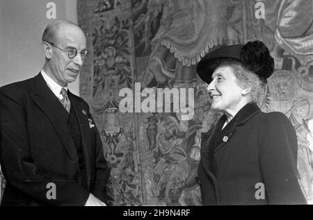 Kraków, 1948-10-25. Pierwszy dzieñ obchodów Jubileuszu 75-lecia istnienia Polskiej Akademii Umiejêtnoœci. Popo³udniowe obrady w gmachu PAU przy ul. S³awkowskiej nr 17. uu PAP Krakau, 25. Oktober 1948. Der erste Tag der Feierlichkeiten anlässlich des 75th-jährigen Bestehens der Polnischen Akademie des Lernens (PAU). Die Nachmittagsdebatten auf dem PAU-Sitz in der Slawkowska-Straße 17. uu PAP Stockfoto