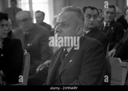 Kraków, 1948-10-25. Pierwszy dzieñ obchodów Jubileuszu 75-lecia istnienia Polskiej Akademii Umiejêtnoœci. Popo³udniowe obrady w gmachu PAU przy ul. S³awkowskiej nr. 17. NZ. prof. Tadeusz Lehr Sp³awiñski. uu PAP Krakau, 25. Oktober 1948. Der erste Tag der Feierlichkeiten anlässlich des 75th-jährigen Bestehens der Polnischen Akademie des Lernens (PAU). Die Nachmittagsdebatten am PAU-Sitz in der Slawkowska-Straße 17. Im Bild: Professor Tadeusz Lehr Splawinski. uu PAP Stockfoto