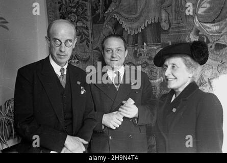 Kraków, 1948-10-25. Pierwszy dzieñ obchodów Jubileuszu 75-lecia istnienia Polskiej Akademii Umiejêtnoœci. Popo³udniowe obrady w gmachu PAU przy ul. S³awkowskiej nr 17. uu PAP Krakau, 25. Oktober 1948. Der erste Tag der Feierlichkeiten anlässlich des 75th-jährigen Bestehens der Polnischen Akademie des Lernens (PAU). Die Nachmittagsdebatten auf dem PAU-Sitz in der Slawkowska-Straße 17. uu PAP Stockfoto