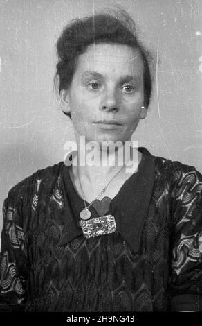 Warszawa, 1948-11-09. Ogólnokrajowa narada dzia³aczek Polskiej Partii Robotniczej. Nz. Marta Andrzejewska przewodnicz¹ca Ko³a Gospodyñ Wiejskich Samopomoc Ch³opska w gromadzie Murzynko w powiecie Inowroc³awskim. uu PAP Warschau, 9. November 1948. Das nationale Treffen der Aktivistinnen der Polnischen Arbeiterpartei. Im Bild: Marta Andrzejewska, Leiterin des ländlichen Hausfrauen-Kreises zur Selbstverteidigung im Bezirk Murzynko, Kreis Inowroclaw. uu PAP Stockfoto