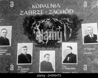 Warszawa, 1948-11-30. Prezydent RP Boles³aw Bierut przyj¹³ w Belwederze delegacjê Kopalni Zabrze-Wschód, która wrêczy³a prezydentowi mandat delegata na Kongres Zjednoczeniowy PPR i PPS oraz pami¹tkowy Album (nz.) ilustruj¹cy odbudowê kopalni i zawieraj¹cy podobizny przodowników pracy w górnictwie. W sk³ad delegacji weszli: Sekretarz Komitetu Dzielnicowego PPR Zabrze Œródmieœcie J. Ratajczyk, II sekretarz Komitetu Miejskiego PPR W. Œmia³ek, wicedyrektor Kopalni Zabrze-Wschód J. Cholewa oraz przodownicy pracy: przewodnicz¹cy Komitetu PPR w kopalowni Kreleco-który z³o¿y³ Stockfoto