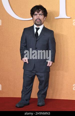 Peter Dinklage bei der Premiere von Cyrano UK am 7th. Dezember 2021 in London, Großbritannien. Foto von Stuart Hardy/ABACAPRESS.COM Stockfoto