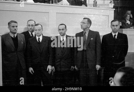 Warszawa, 1948-12-20. Kongres Zjednoczeniowy Polskiej Partii Robotniczej (PPR) i Polskiej Partii Socjalistycznej (PPS), 15-21 XII, w auli Politechniki Warszawskiej. I Zjazd Polskiej Zjednoczonej Partii Robotniczej (PZPR). Szósty dzieñ Kongresu. NZ. Delegacja pracowników instytutów naukowo-badawczych. wb PAP Warschau, 20. Dezember 1948. Der Vereinigungskongress der Polnischen Arbeiterpartei (PPR) und der Polnischen Sozialistischen Partei (PPS) an der Technischen Universität Warschau vom 15. Bis 21. Dezember. Der Kongress der Polnischen Vereinigten Arbeiterpartei (PUWP-PZPR) 1st. Der 6th. Tag des Kongresses. Im Bild: Ein Delega Stockfoto