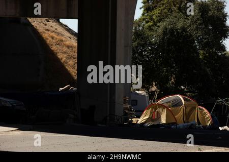 Blick auf ein Obdachlosenlager in Stockton, Kalifornien, USA. Stockfoto