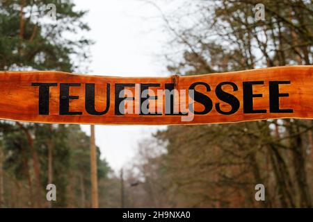 Berlin, Deutschland. 07th Dez 2021. Der Eingang zum Devil's Lake Marsh. Quelle: Gerald Matzka/dpa/Alamy Live News Stockfoto