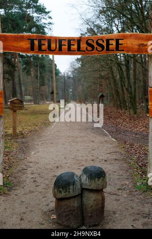 Berlin, Deutschland. 07th Dez 2021. Der Eingang zum Devil's Lake Marsh. Quelle: Gerald Matzka/dpa/Alamy Live News Stockfoto