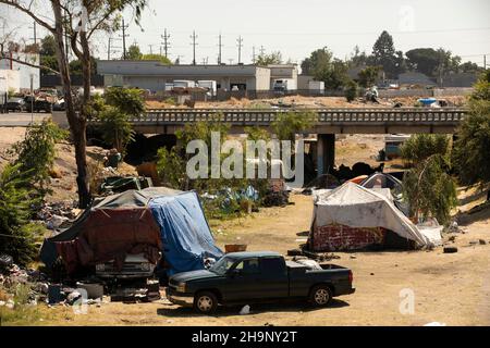 Blick auf ein Obdachlosenlager in Stockton, Kalifornien, USA. Stockfoto