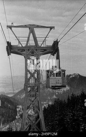 Zakopane, 1949-01. Tatry Wysokie. NZ. Kolejka linowa na Kasprowy Wierch. Dok³adny dzieñ wydarzenia nieustalony. bk PAP Zakopane, Januar 1949. Die Berge Der Hohen Tatra. Im Bild: Eine Kasprowy Wierch Seilbahn. bk PAP Stockfoto