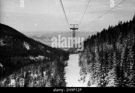 Zakopane, 1949-01. Tatry Wysokie. NZ. Kolejka linowa na Kasprowy Wierch. Dok³adny dzieñ wydarzenia nieustalony. bk PAP Zakopane, Januar 1949. Die Hohe Tatra. Im Bild: Eine Kasprowy Wierch Seilbahn. bk PAP Stockfoto