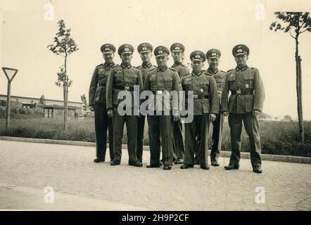 WW2 - 2. Weltkrieg- deutscher Soldat - Wehrmacht 7.(E) Batterie II/AR71 in Neckarsulm, Stuttgart, Baden-Württemberg Sommer 1939 Stockfoto