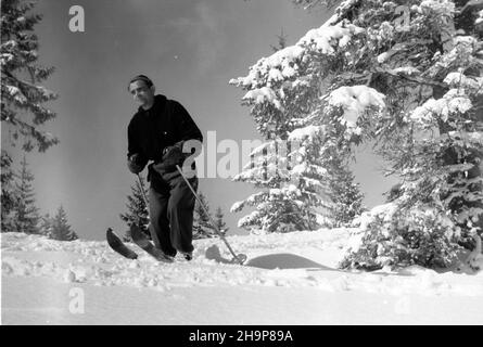 Zakopane, 1949-02. Tatrzañska turystyka zimowa. mw PAP Dok³adny dzieñ wydarzenia nieustalony. Zakopane, 1949. Februar. Wintertourismus in der Tatra. mw PAP Stockfoto