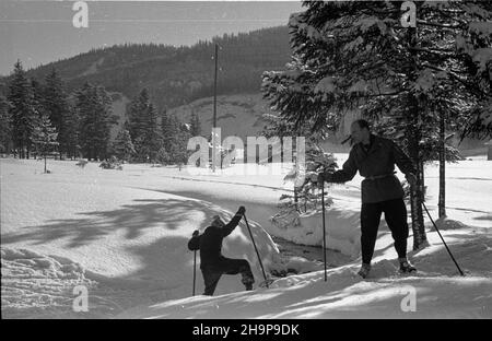 Zakopane, 1949-02. Tatrzañska turystyka zimowa. Dok³adny dzieñ wydarzenia nieustalony. bk PAP Zakopane, 1949. Februar. Wintertourismus in der Tatra. bk PAP Stockfoto