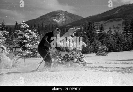 Zakopane, 1949-02. Tatrzañska turystyka zimowa. Dok³adny dzieñ wydarzenia nieustalony. bk PAP Zakopane, 1949. Februar. Wintertourismus in der Tatra. bk PAP Stockfoto