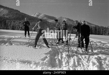 Zakopane, 1949-02. Tatrzañska turystyka zimowa. Dok³adny dzieñ wydarzenia nieustalony. bk PAP Zakopane, 1949. Februar. Wintertourismus in der Tatra. bk PAP Stockfoto