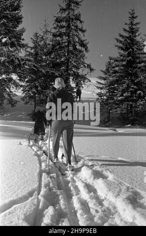 Zakopane, 1949-02. Tatrzañska turystyka zimowa. Dok³adny dzieñ wydarzenia nieustalony. bk PAP Zakopane, 1949. Februar. Wintertourismus in der Tatra. bk PAP Stockfoto