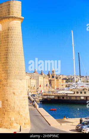 Birgu, Malta - 29. APRIL 2019: Fort Saint Angelo Gates in Citta Vittoriosa (Birgu), Malta Stockfoto