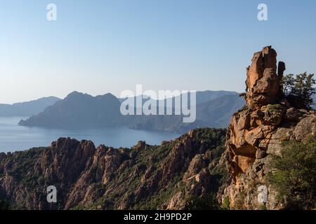 Departements Corse-du-Sud (Südkorsika): Felsige Bucht „Calanques de Piana“ Stockfoto