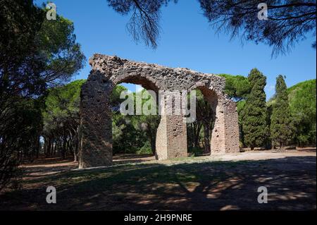 Frejus (Südostfrankreich): Überreste des römischen Aquädukts Stockfoto