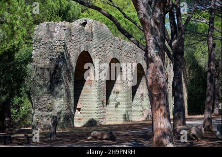 Frejus (Südostfrankreich): Überreste des römischen Aquädukts Stockfoto