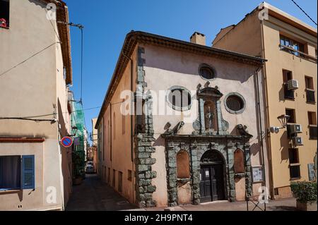 Frejus (Südostfrankreich): Fassade der Kathedrale in der Rue Montgolfier 67 Stockfoto