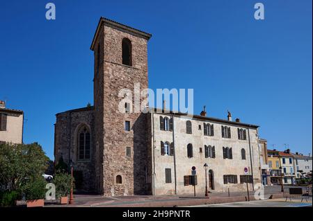 Frejus (Südostfrankreich): Fassade der Kapelle Saint Francois de Paule, Òplace AgricolaÓ-Platz Stockfoto