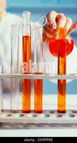 Wissenschaftler im Labor - Konzept für Chemie, Medizin und P Stockfoto