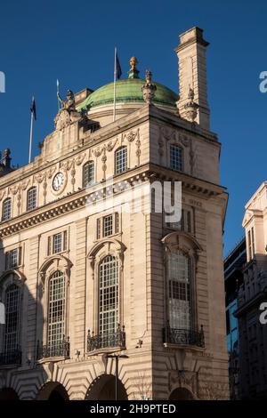 Großbritannien, England, London, Piccadilly Circus, Bürogebäude von Alliance Life am Eingang zur Regent Street Stockfoto