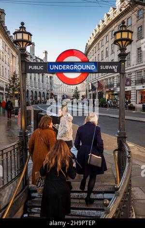 Großbritannien, England, London, U-Bahnstation Piccadilly Circus, Eingang Regent Street Stockfoto