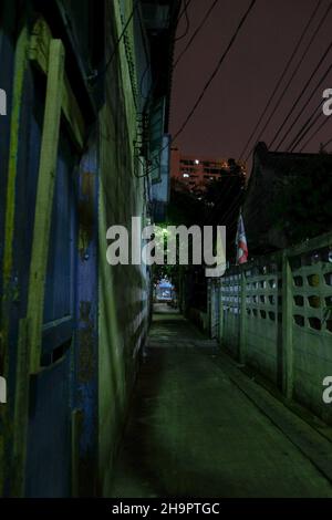 Dark Alley, Talad Noi, Bangkok, Thailand. Stockfoto