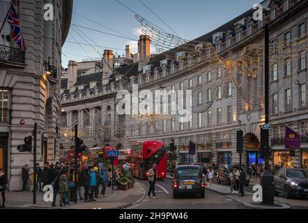 Großbritannien, England, London, Regent Street, Weihnachtsbeleuchtung Stockfoto