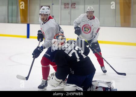 Florida Panthers Team während der morgendlichen Trainingseinheit in Florida Panthers IceDen für die NHL-Saison 2021-2022 Stockfoto