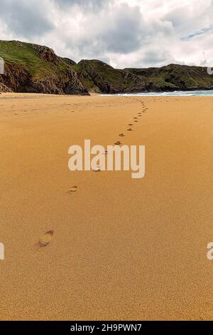 Fußabdruck am Boyeeghter Beach, Murder Hole Beach, Downings, Sheephaven Bay, Rosguill Peninsula, Donegal, Irland Stockfoto