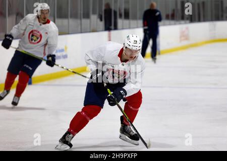 Florida Panthers Team während der morgendlichen Trainingseinheit in Florida Panthers IceDen für die NHL-Saison 2021-2022 Stockfoto