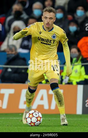 PARIJS, FRANKREICH - 7. DEZEMBER: Noa lang vom Club Brugge während des Spiels der Gruppe A - UEFA Champions League zwischen Paris Saint-Germain und dem Club Brugge im Parc des Princes am 7. Dezember 2021 in Parijs, Frankreich (Foto: Herman Dingler/Orange Pictions) Stockfoto