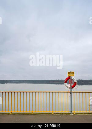 Rettungsboje am Tegeler See, Berlin, Deutschland Stockfoto