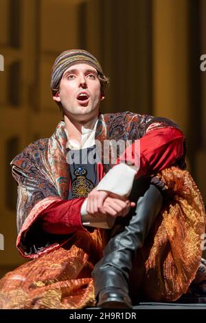 Generalprobe der Oper 'Cosi Fan Tutte' von Wolfgang Amadeus Mozart und Lorenzo Da Ponte, Auditorium Theater von Roquetas de Mar, Almeria, Spanien. Stockfoto