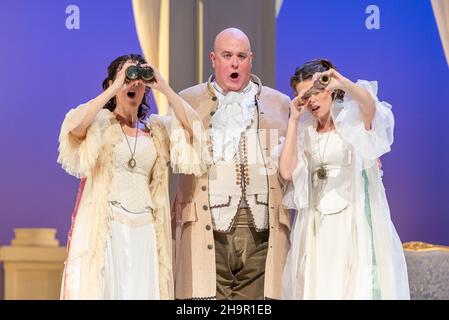 Generalprobe der Oper 'Cosi Fan Tutte' von Wolfgang Amadeus Mozart und Lorenzo Da Ponte, Auditorium Theater von Roquetas de Mar, Almeria, Spanien. Stockfoto