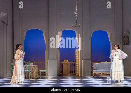 Generalprobe der Oper 'Cosi Fan Tutte' von Wolfgang Amadeus Mozart und Lorenzo Da Ponte, Auditorium Theater von Roquetas de Mar, Almeria, Spanien. Stockfoto
