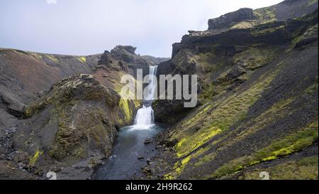 Wasserfall, Landschaft am Fimmvoerouhals Wanderweg, Südisland, Island Stockfoto