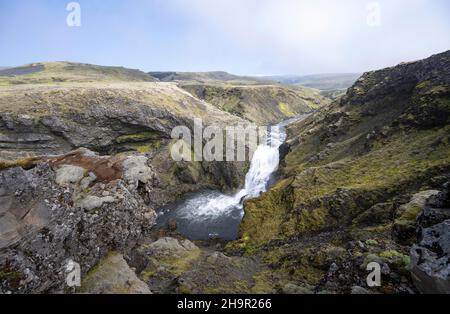 Wasserfall, Landschaft am Fimmvoerouhals Wanderweg, Südisland, Island Stockfoto