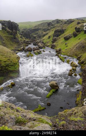 Wasserfall, Landschaft am Fimmvoerouhals Wanderweg, Südisland, Island Stockfoto