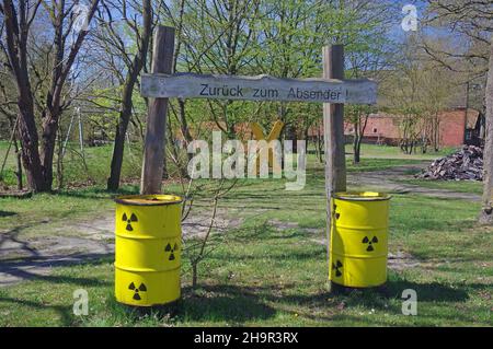 Gelbe Fässer, Protest im Wendland, Atomabfall, Niedersachsen, Deutschland Stockfoto