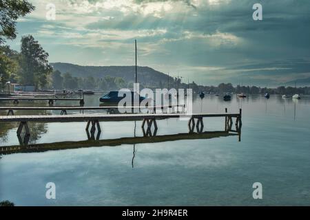 Deutschland, Deutschland, Bayern, Bayern, Wörthsee, Wasser, Wasser, Boot, Boot, Steg, Brücke, Stockfoto