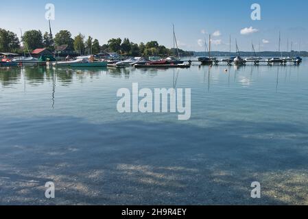 Deutschland, Deutschland, Bayern, Bayern, Wörthsee, Wasser, Wasser, Boot, Boot, Steg, Brücke, Stockfoto