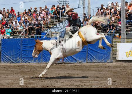 Rodeo-Wettbewerb, Rodeo-Fahrer, Valleyfield Rodeo, Valleyfield, Provinz Quebec, Kanada Stockfoto