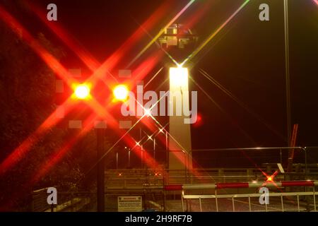 Warnleuchten blinken Warnung Autofahrer von selby Swingbridge offenen Fluss ouse yorkshire vereinigtes Königreich Stockfoto