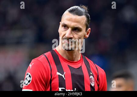 Mailand, Italien. 07th Dez 2021. Zlatan Ibrahimovic vom AC Mailand reagiert während des UEFA Champions League-Fußballspiels der Gruppe B zwischen dem AC Mailand und Liverpool im San Siro-Stadion in Mailand (Italien) am 7th. Dezember 2021. Foto Andrea Staccioli/Insidefoto Kredit: Insidefoto srl/Alamy Live News Stockfoto