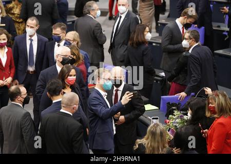 Berlin, Berlin-Tiergarten, Deutschland. 8th Dez 2021. Berlin: Im Bundestag zur Wahl der neuen Bundeskanzlerin im Reichstagsgebäude (Foto: © Simone Kuhlmey/Pacific Press via ZUMA Press Wire) Stockfoto