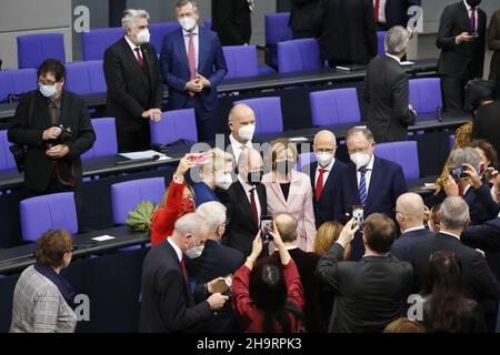 Berlin, Berlin-Tiergarten, Deutschland. 8th Dez 2021. Berlin: Im Bundestag zur Wahl der neuen Bundeskanzlerin im Reichstagsgebäude (Foto: © Simone Kuhlmey/Pacific Press via ZUMA Press Wire) Stockfoto